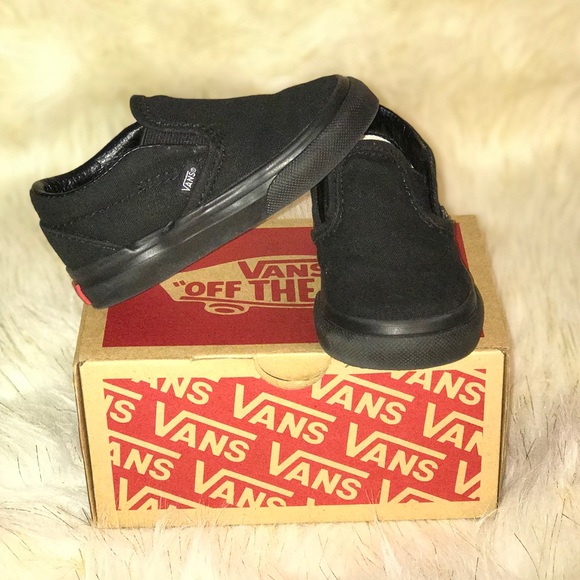 CLSSIC SLIP ON VANS - Picture 1 of 3